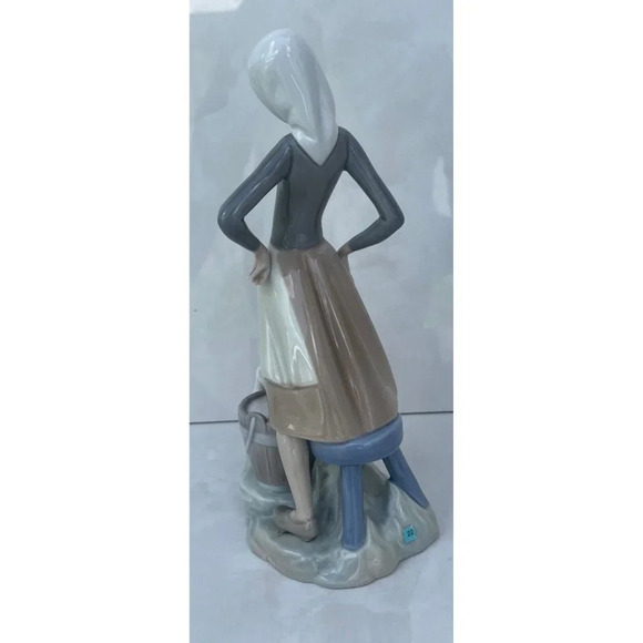 Milk Maid With Goose Lladro Vintage Figurine Girl with Milk Pail Porcelain - Picture 3 of 8